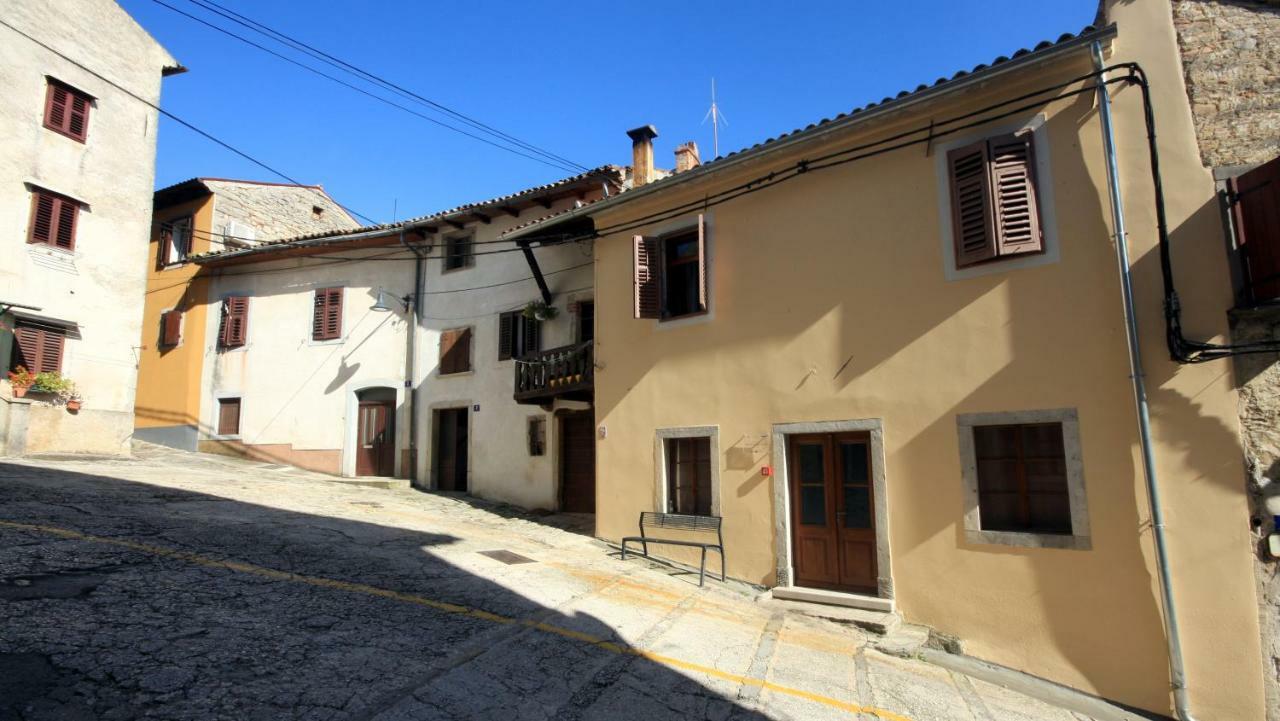 Studio Apartman Galerija Buzet Exterior foto